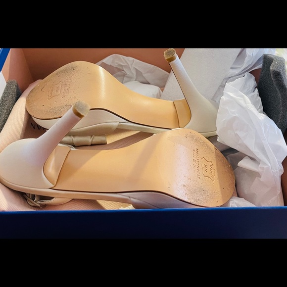 Stuart Weitzman Alesha Bow Pumps. - Picture 4 of 5